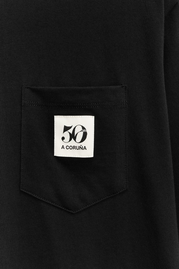 50. YIL DÖNÜÜ CEPLİ YAMALI T-SHIRT - از برند زارا