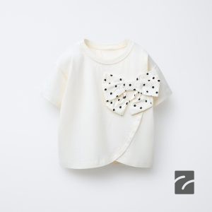 تی‌شرت یقه گرد با طرح پاپیون خال‌دار از برند زارا