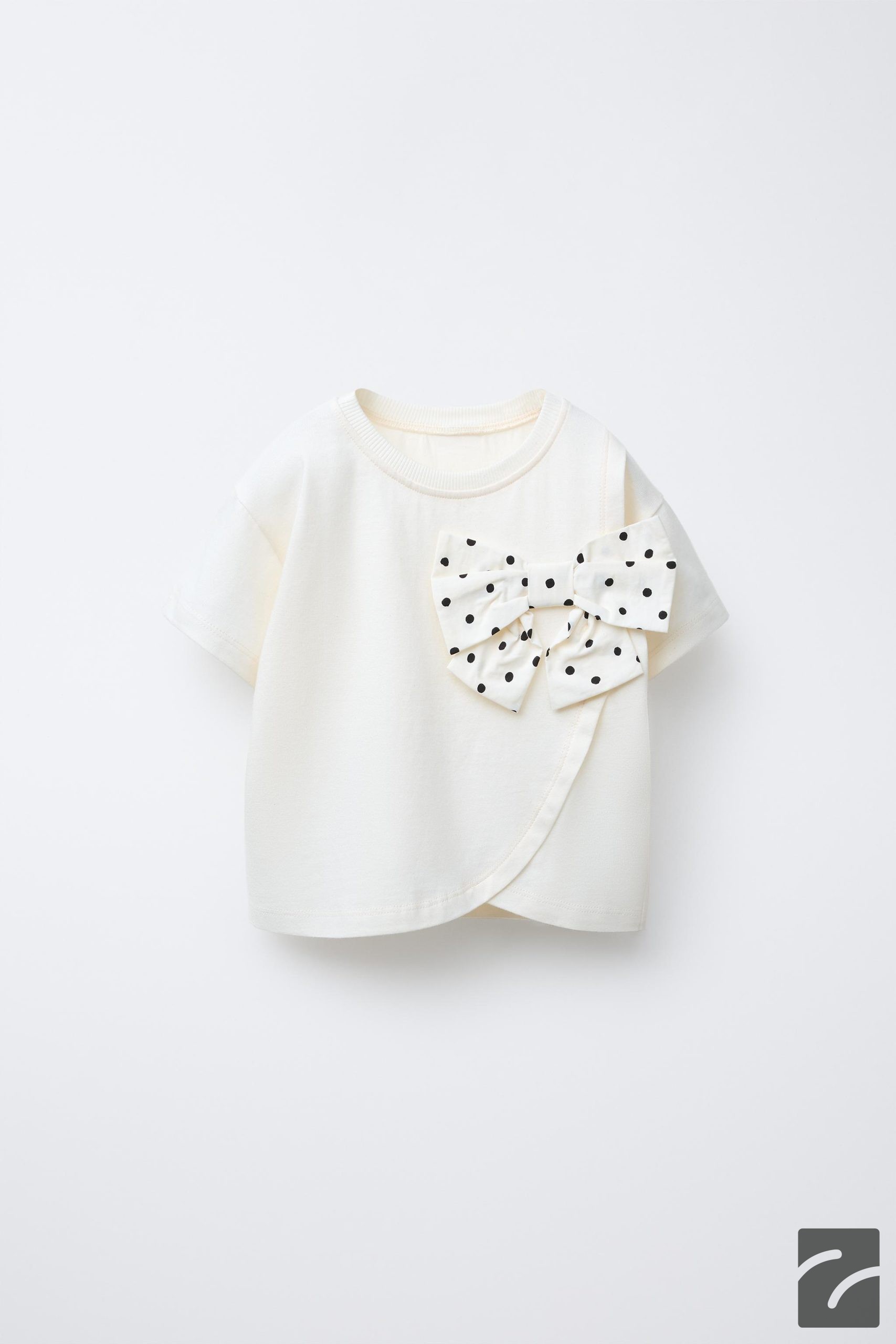 تیشرت یقه گرد با طرح پاپیون خالدار از برند زارا