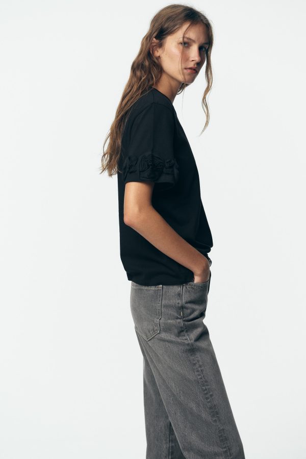 VOLANLI ÇİÇEKLİ T-SHIRT - از برند زارا