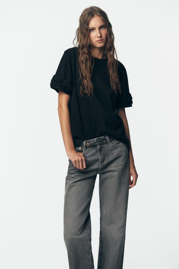 VOLANLI ÇİÇEKLİ T-SHIRT - از برند زارا