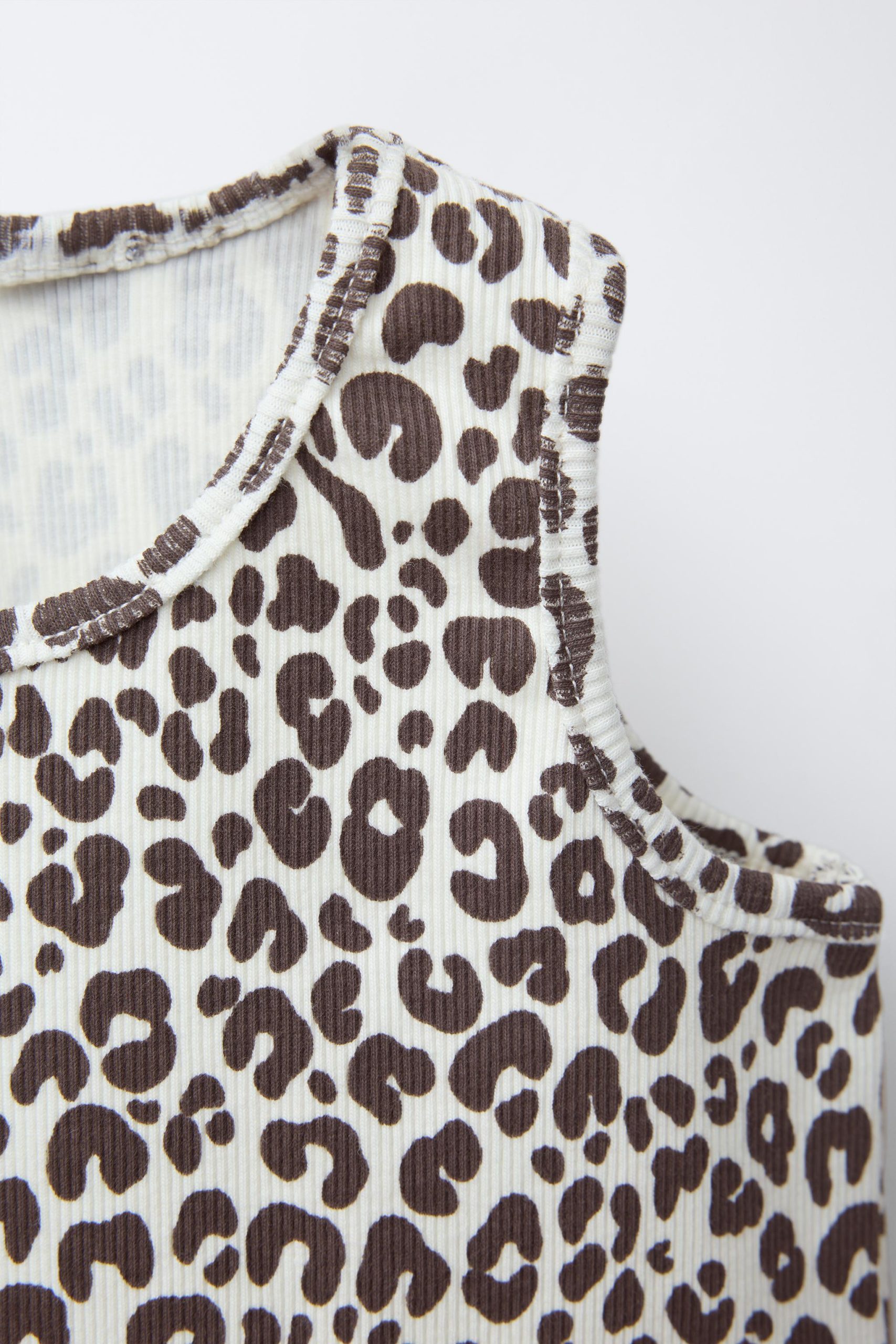 تیشرت یقه گرد بدون آستین پنبهای از برند زارا