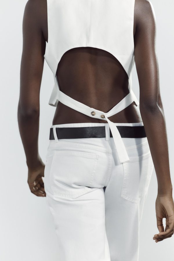 ARKASI CUT-OUT DETAYLI YELEK - از برند زارا