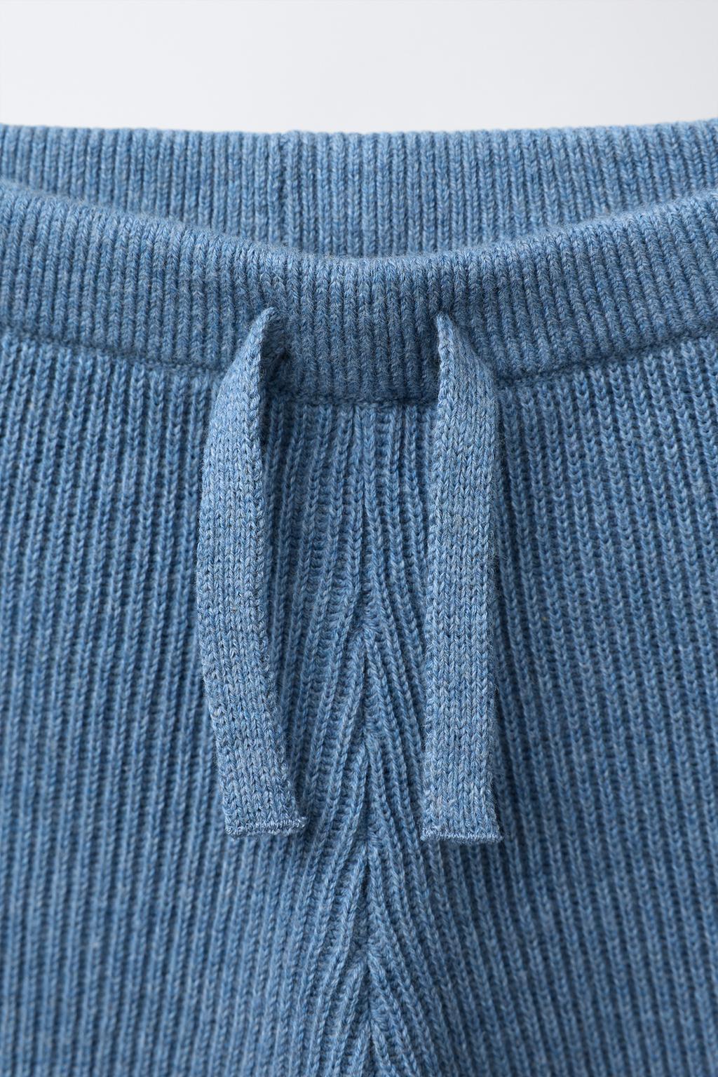 ژاکت بافتنی کلاهدار و شلوار جگر از برند زارا (بچه گانه)