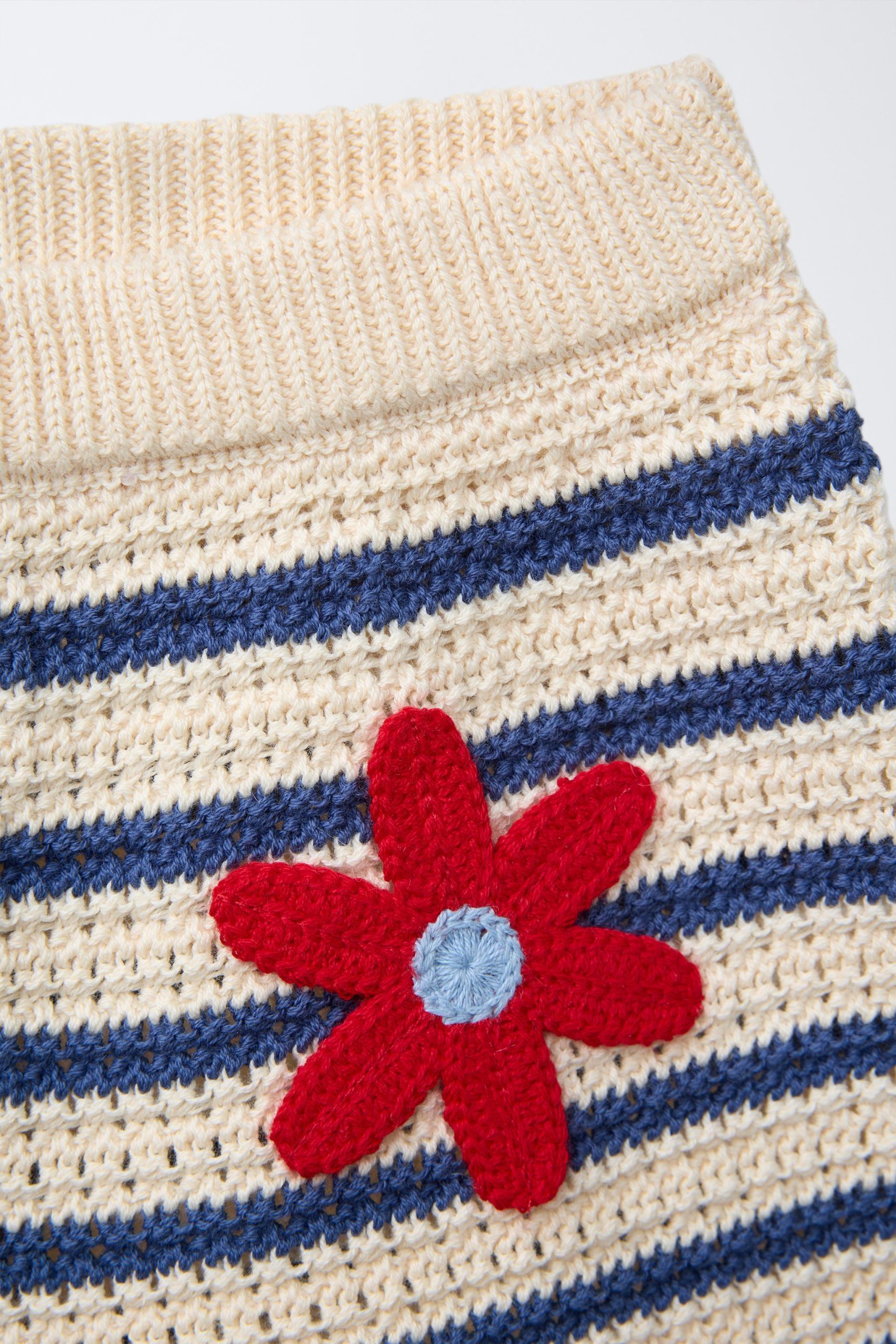 شلوارک برمودا با کمر الاستیک و طرح گل از برند زارا