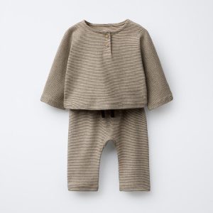 ست تیشرت و شلوار راه‌راه زنانه از برند زارا (بچه گانه)