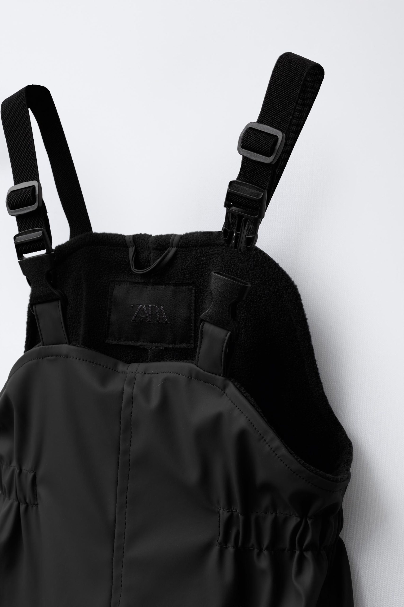 سالاپت ضد آب با یقه صاف و کشی از برند زارا (بچه گانه)