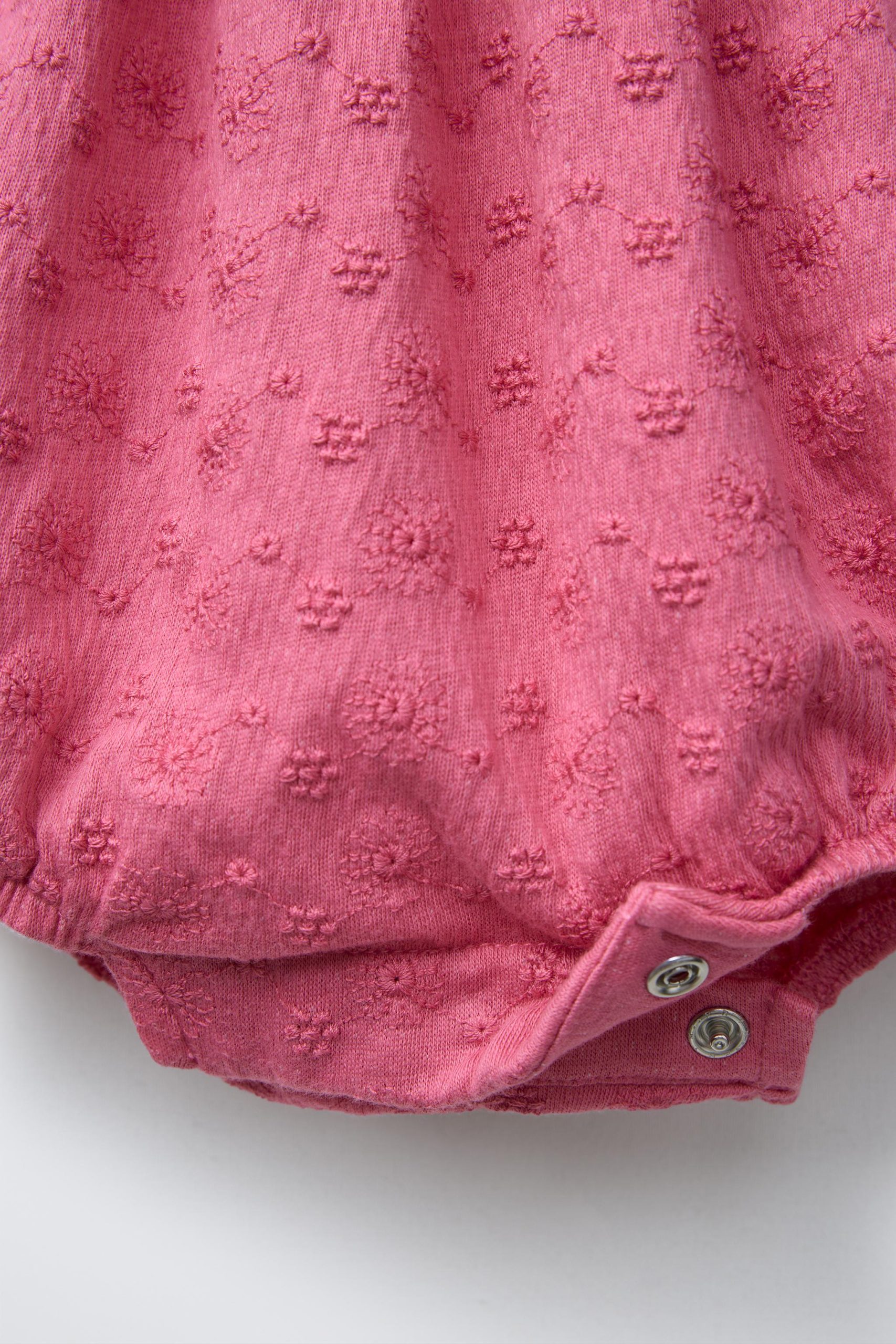 بادی یقه صاف با گره و گلدوزی از برند زارا (بچه گانه)