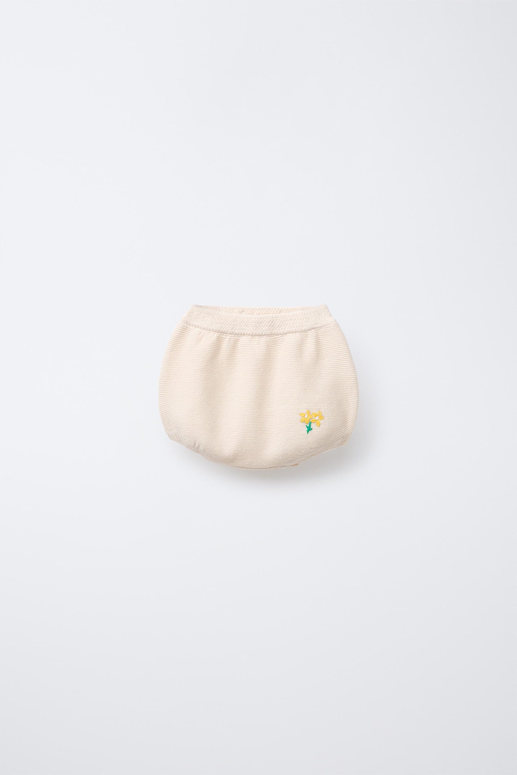 شلوارک با کمر الاستیک و گلدوزی گل از برند زارا (بچه گانه)