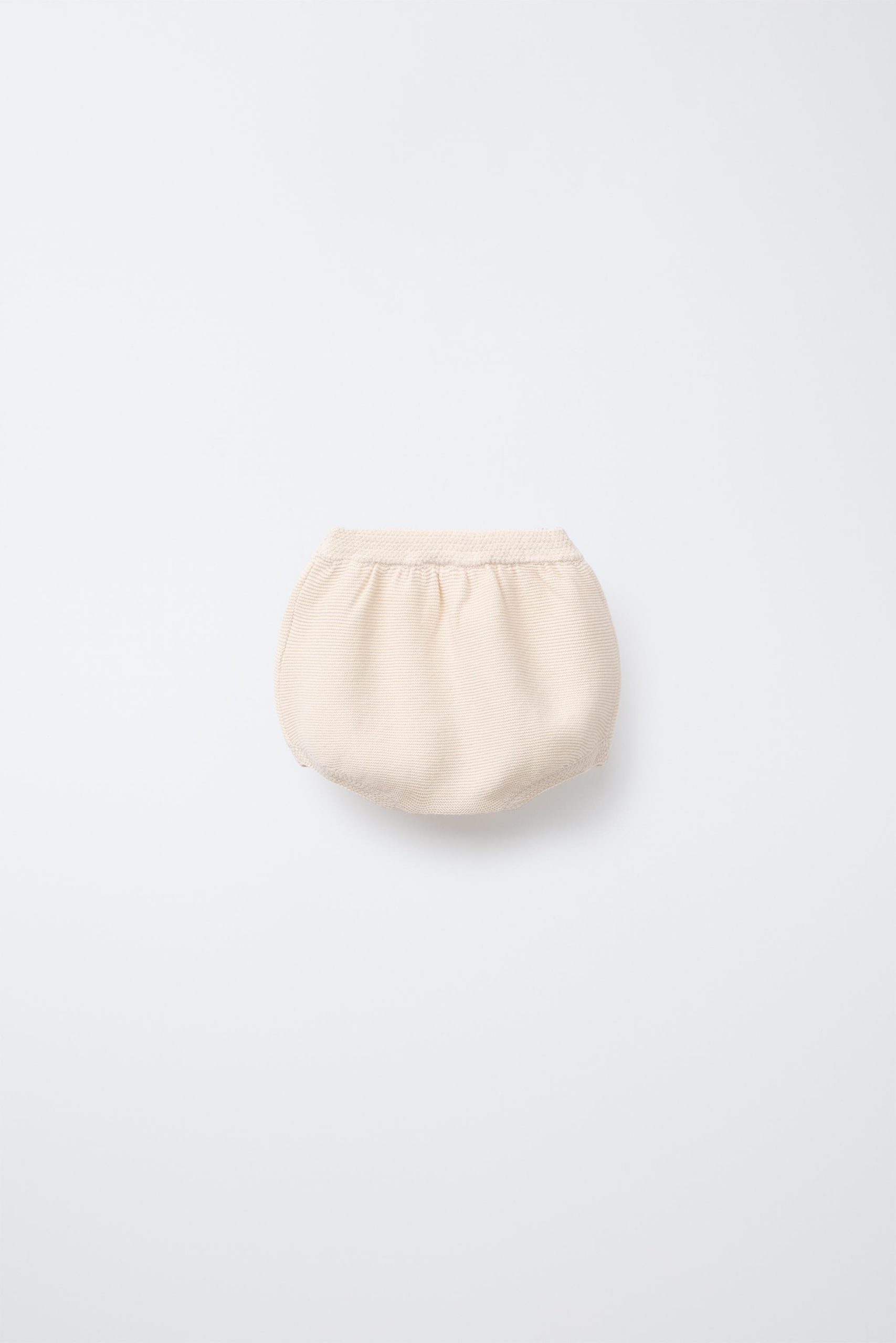 شلوارک با کمر الاستیک و گلدوزی گل از برند زارا (بچه گانه)