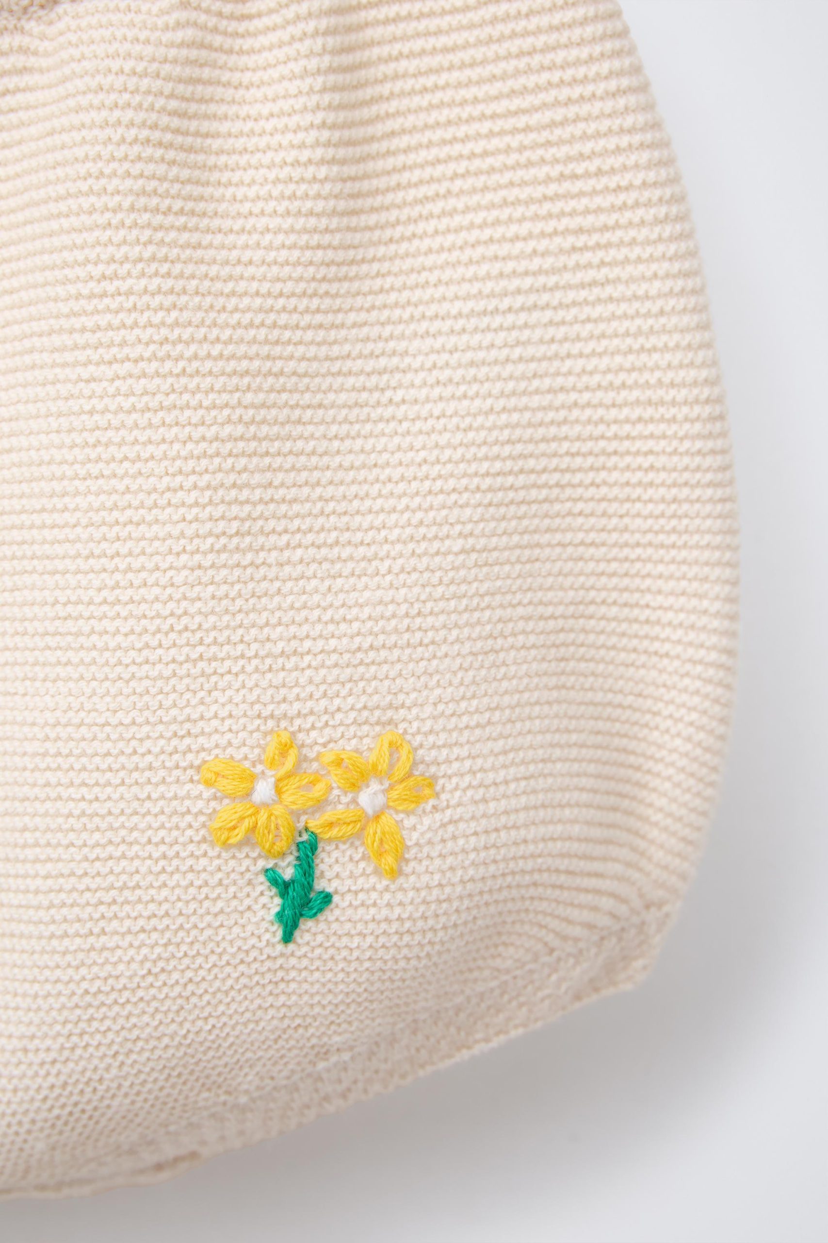 شلوارک با کمر الاستیک و گلدوزی گل از برند زارا (بچه گانه)