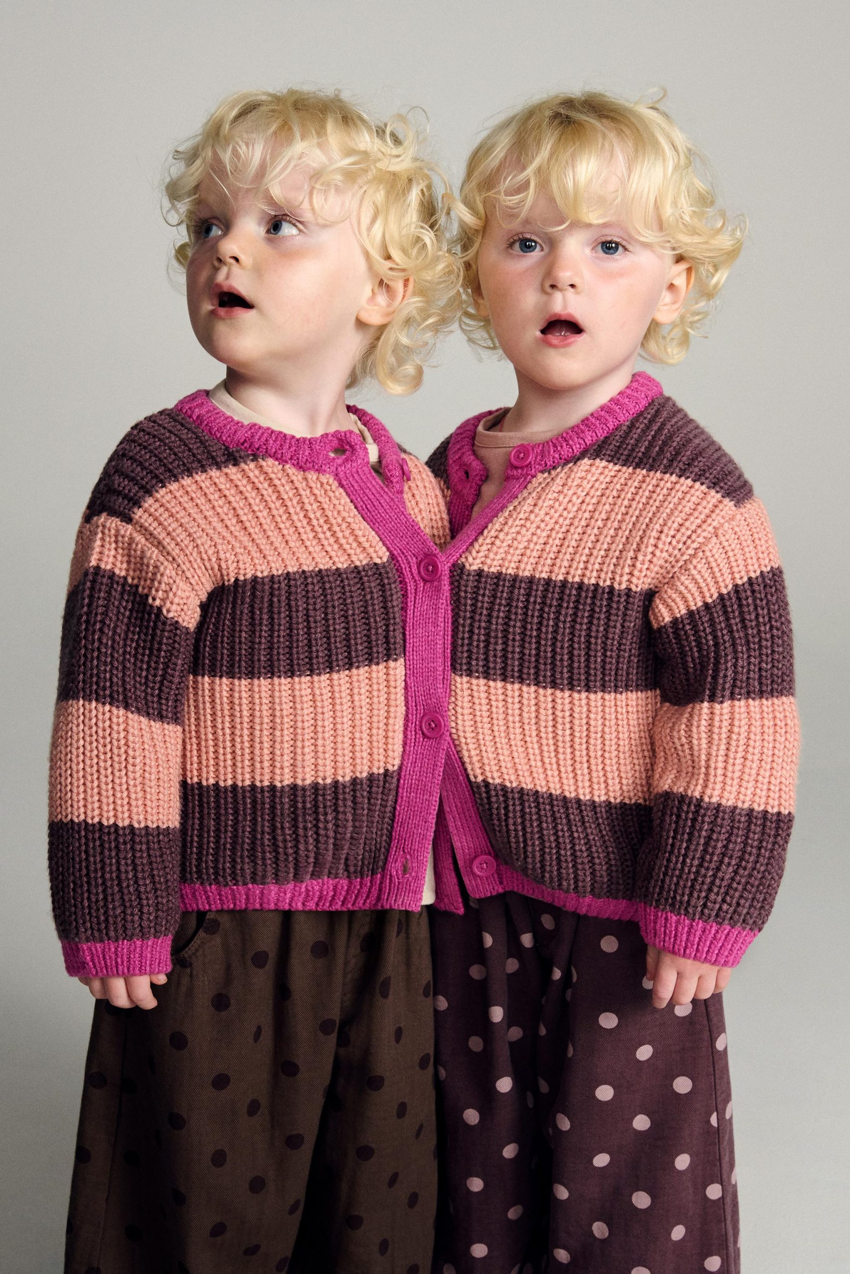 کتانی پشمی یقه گرد با دکمه از برند زارا (بچه گانه)