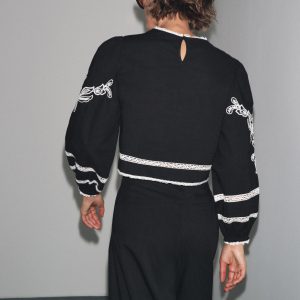 بلوز پنبه‌ای یقه گرد با آستین بادکنکی از برند زارا