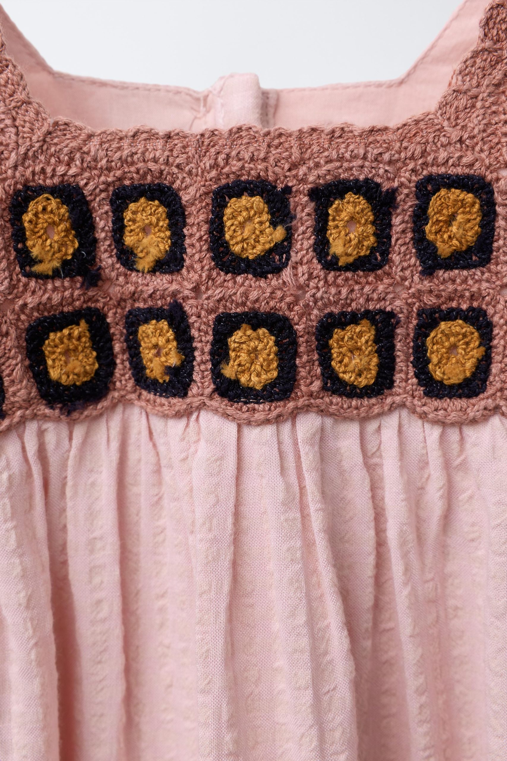 پیراهن بلند یقه صاف با آستین کشباف از برند زارا (بچه گانه)