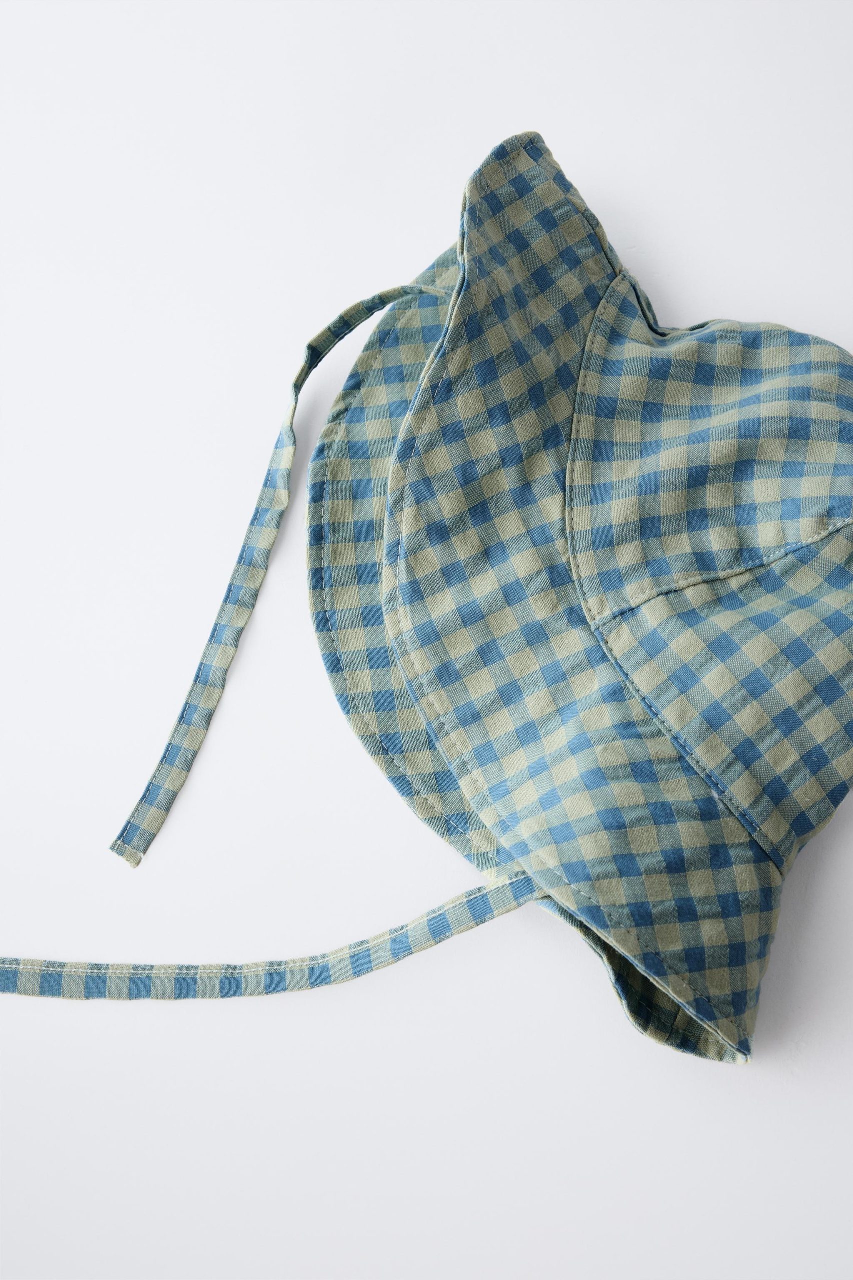 کلاه چهارخانه با بند تنظیمی از برند زارا (بچه گانه)