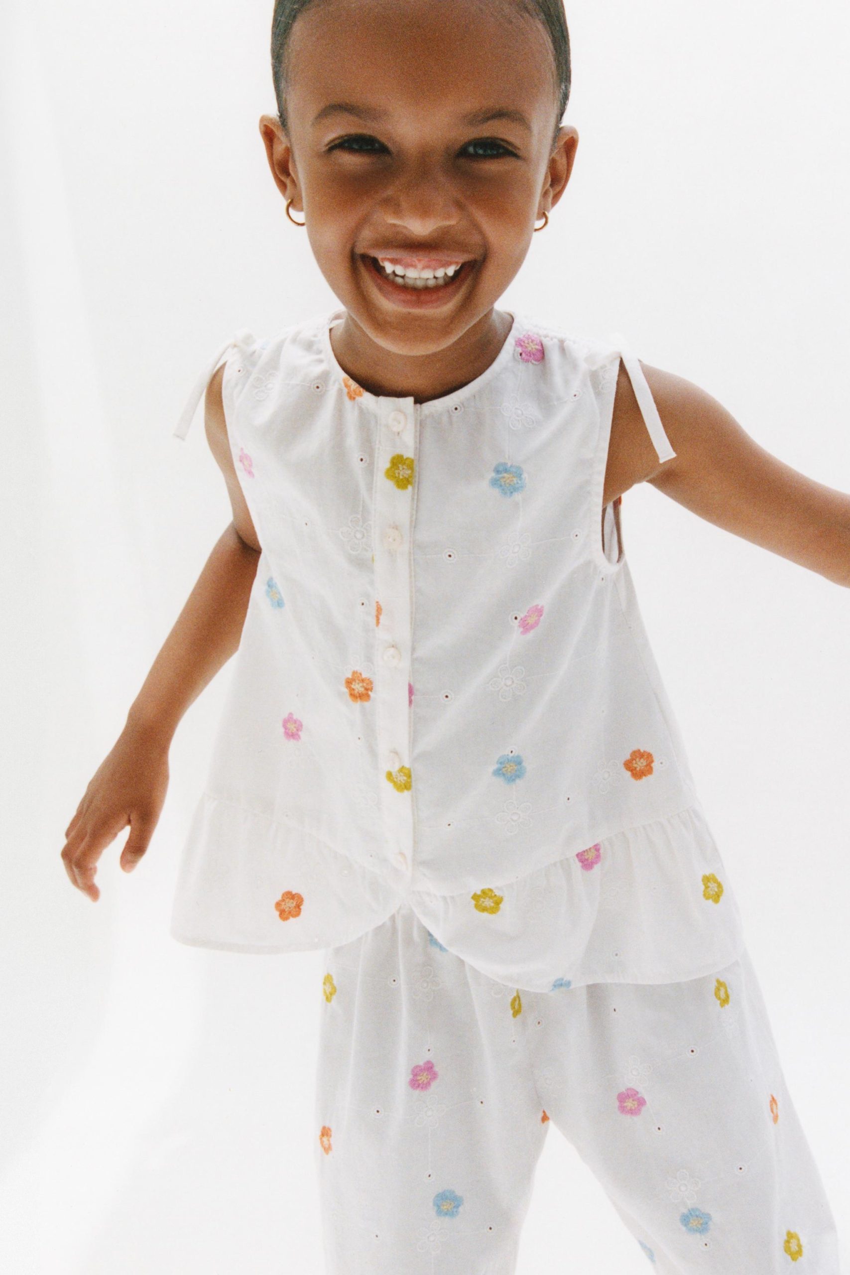 شلوار بلی الاستیک با گلدوزی گل از برند زارا (بچه گانه)