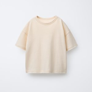 تی‌شرت کوتاه یقه و آستین کوتاه با اثر از برند زارا (بچه گانه)