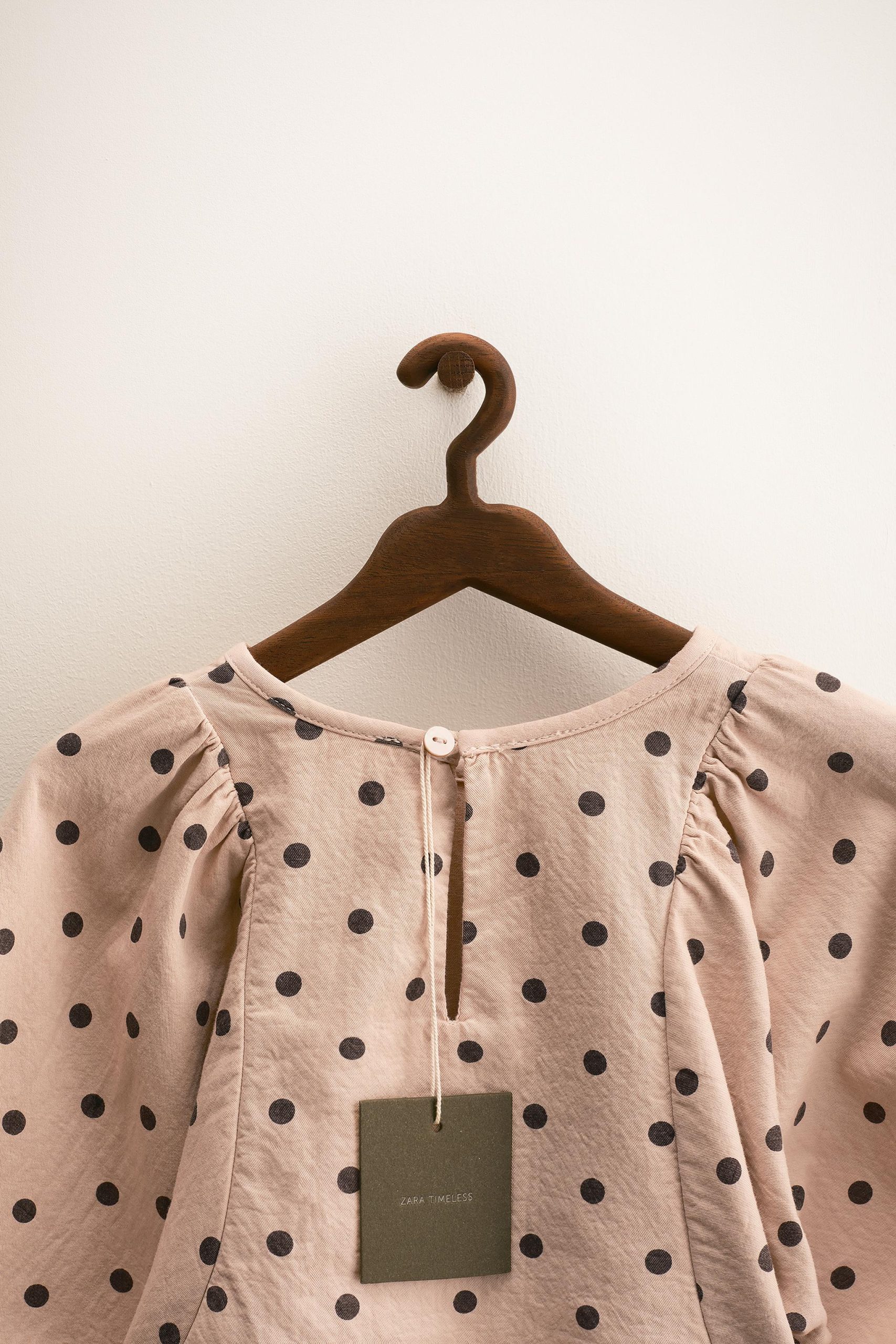 لباس گشاد پنبگی با دکمه اشکی از برند زارا (بچه گانه)