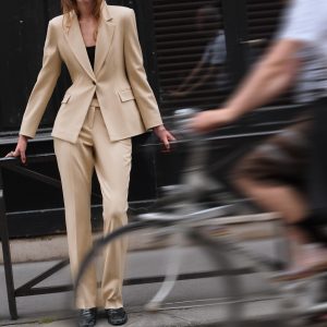 TEK DÜĞMELİ, VÜCUDA OTURAN BLAZER - از برند زارا