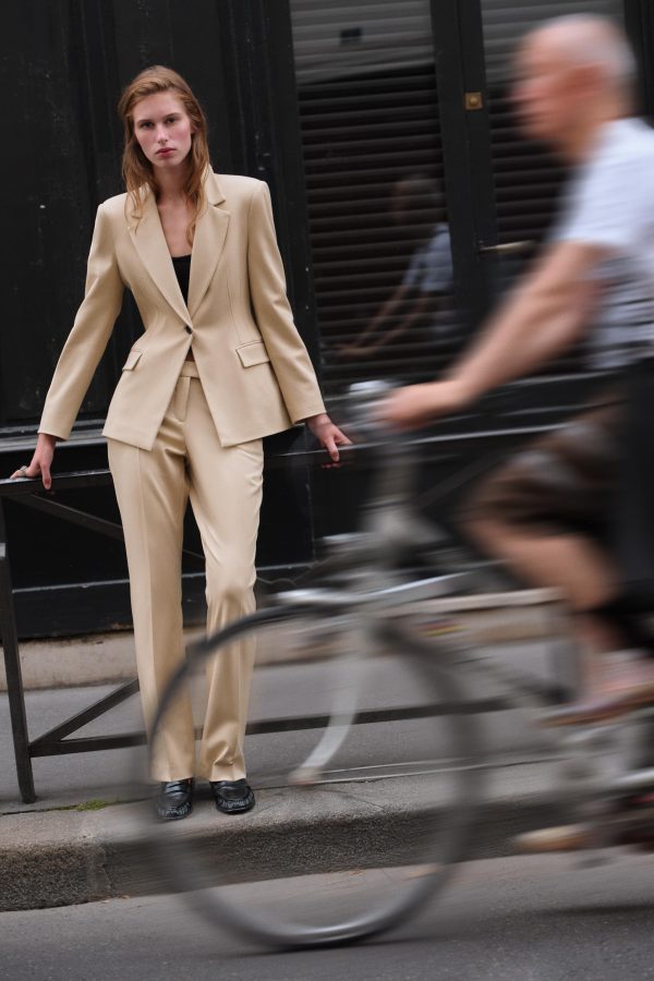 TEK DÜĞMELİ, VÜCUDA OTURAN BLAZER - از برند زارا