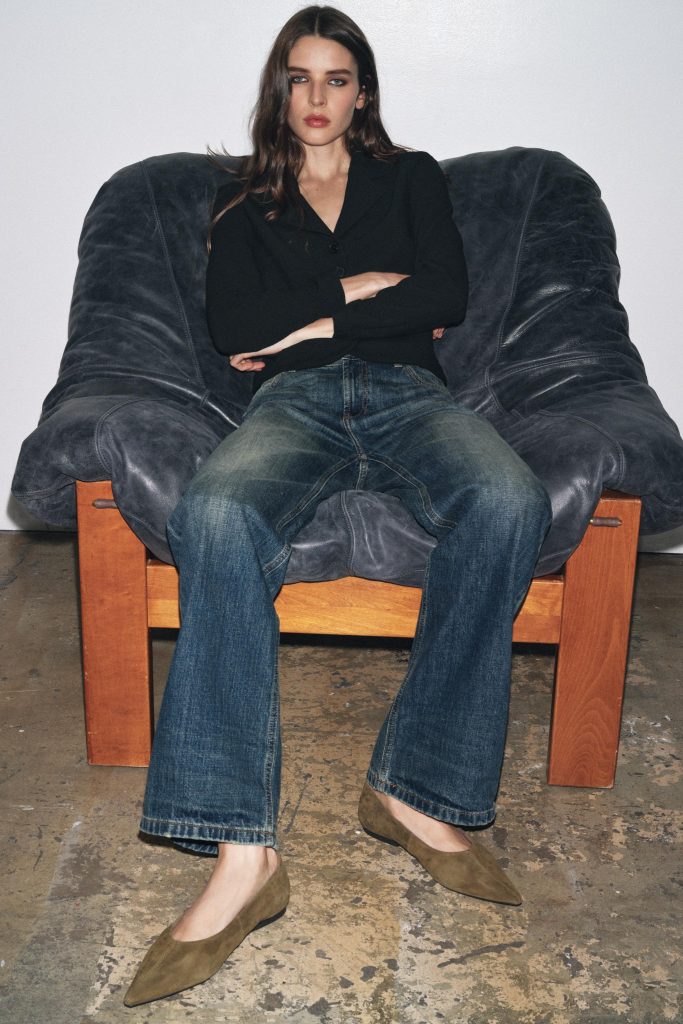 کفش سوئدی با کفی صاف و نوک تیز از برند زارا