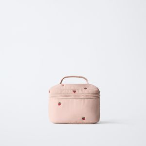 کیف آرایشی زیپ‌دار با طرح توت‌فرنگی از برند زارا (بچه گانه)