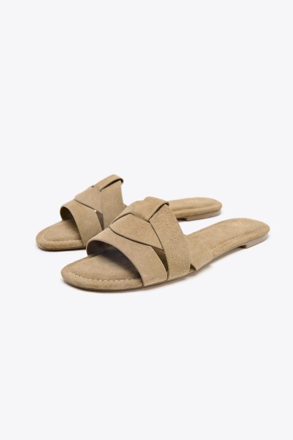 ÇAPRAZ ÜET DÜZ SANDALET - از برند زارا
