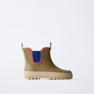 چکمه بارانی با کفی لاستیکی ضخیم از برند زارا (بچه گانه)