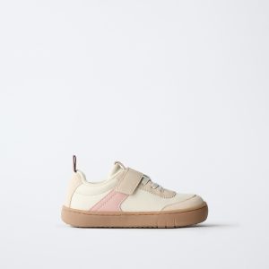 کفش ورزشی انعطاف‌پذیر با طراحی مدرن از برند زارا