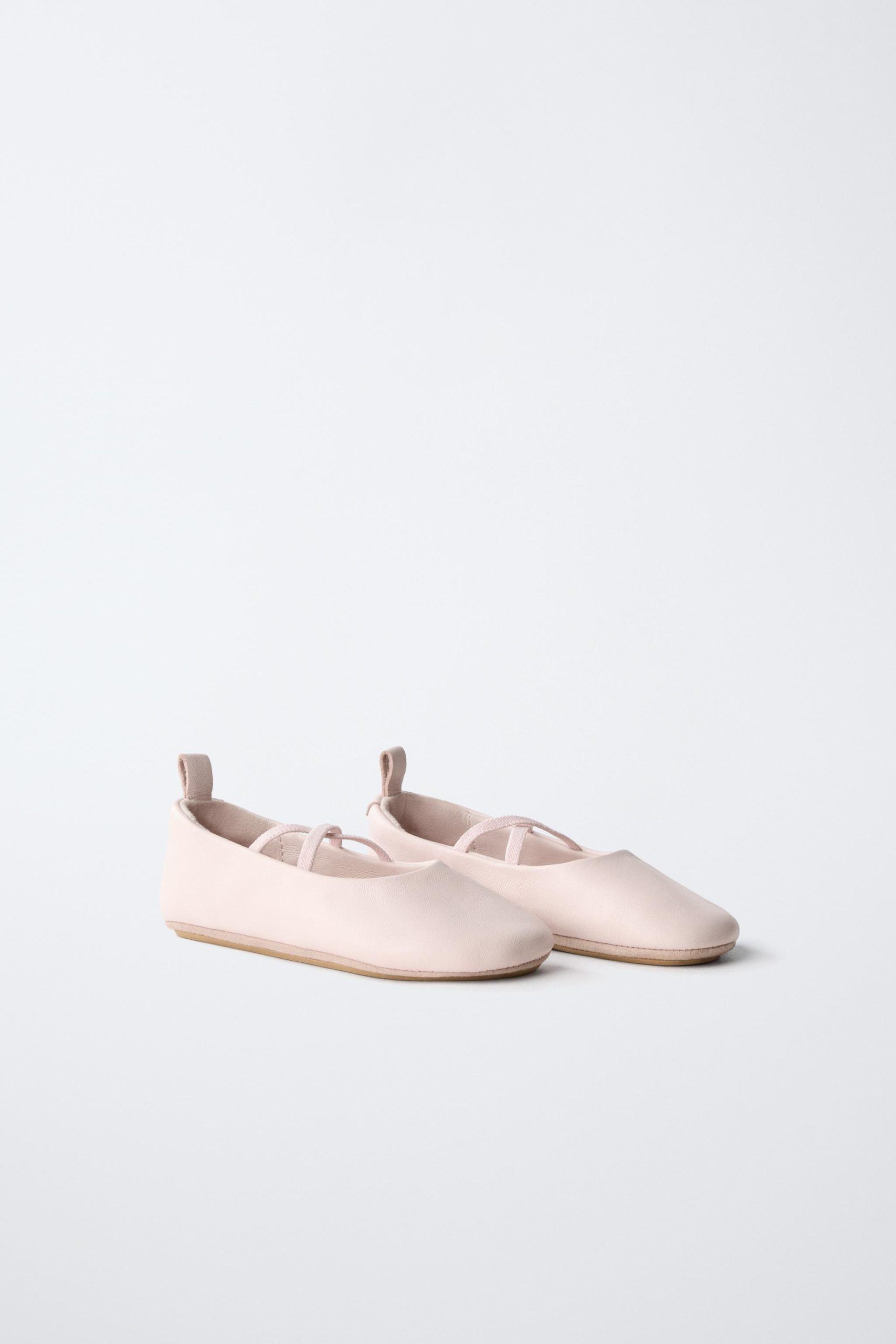 کفش بالهای چرم با زیره لاستیکی از برند زارا (بچه گانه)