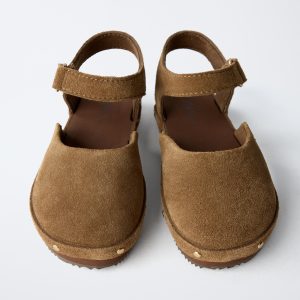 کفش صابو چرم طبیعی با کفی انعطاف‌پذیر از برند زارا