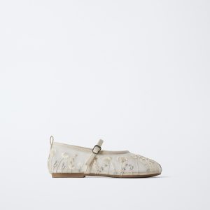 کفش بامزه با گلدوزی و کفی نرم از برند زارا (بچه گانه)