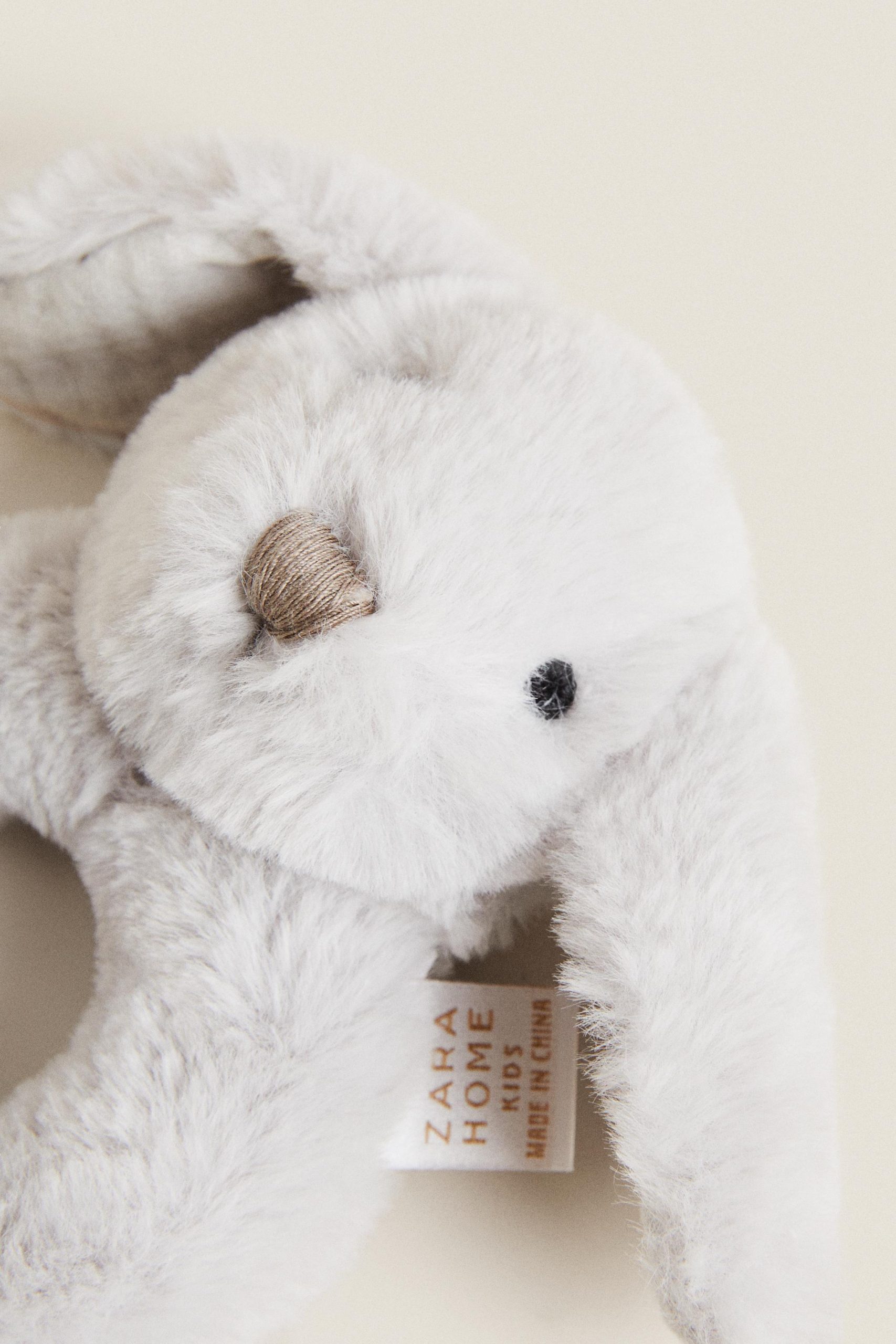 عروسک پشمالوی جغجغهای خرگوشی از برند زارا