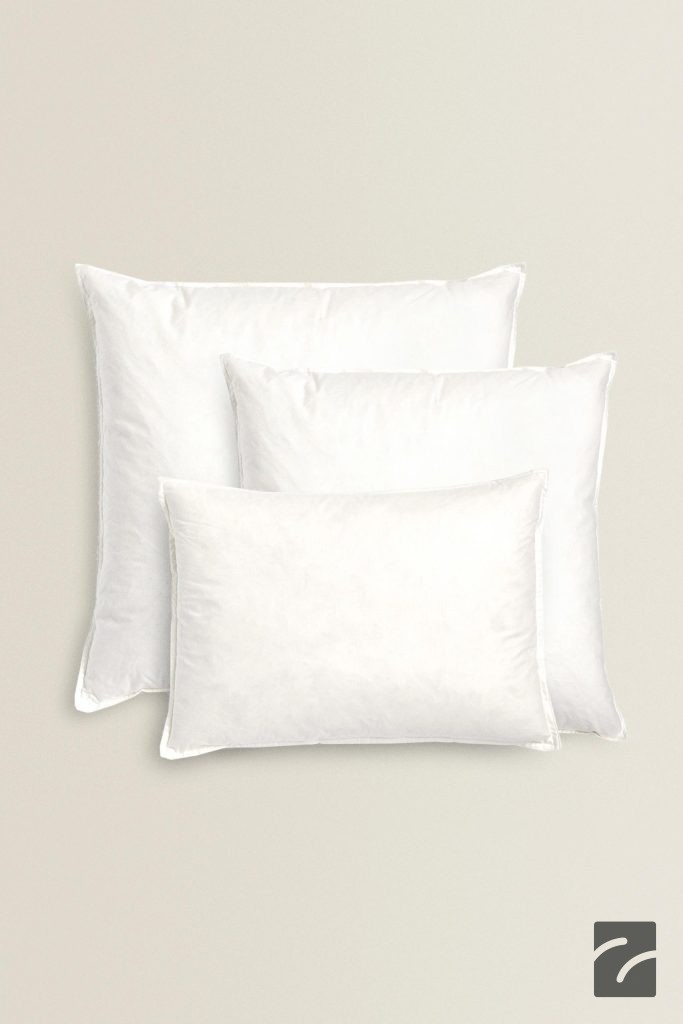 بالش سفید پر دار نرم و راحت از برند زارا