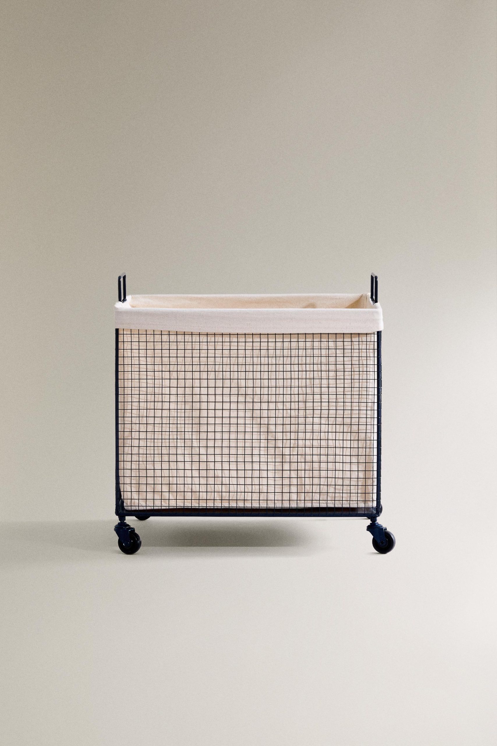 سبد اسباببازی کودک با اسکلت فلزی از برند زارا