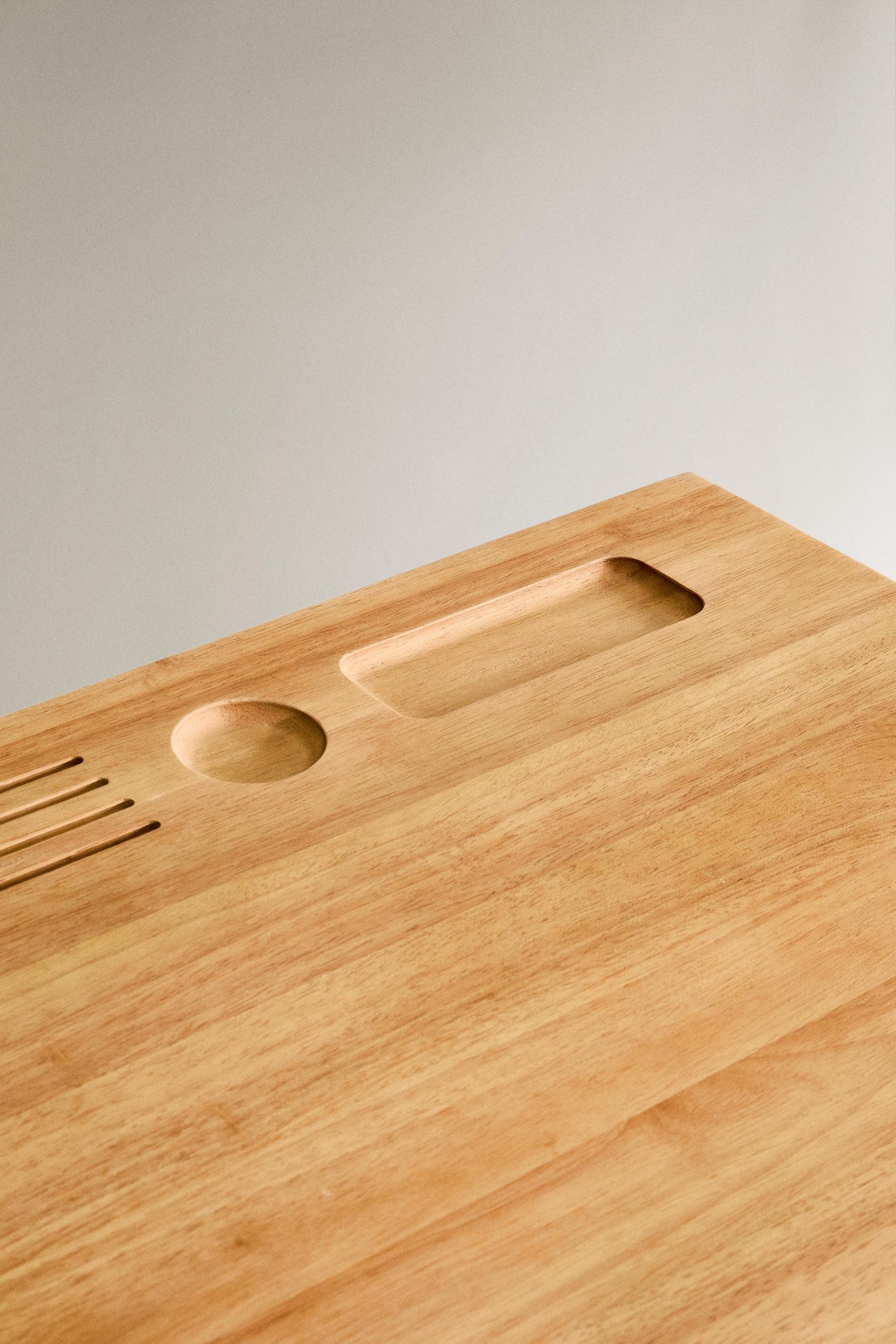 میز کار چوبی کودک با کشو و بخشهای مر از برند زارا