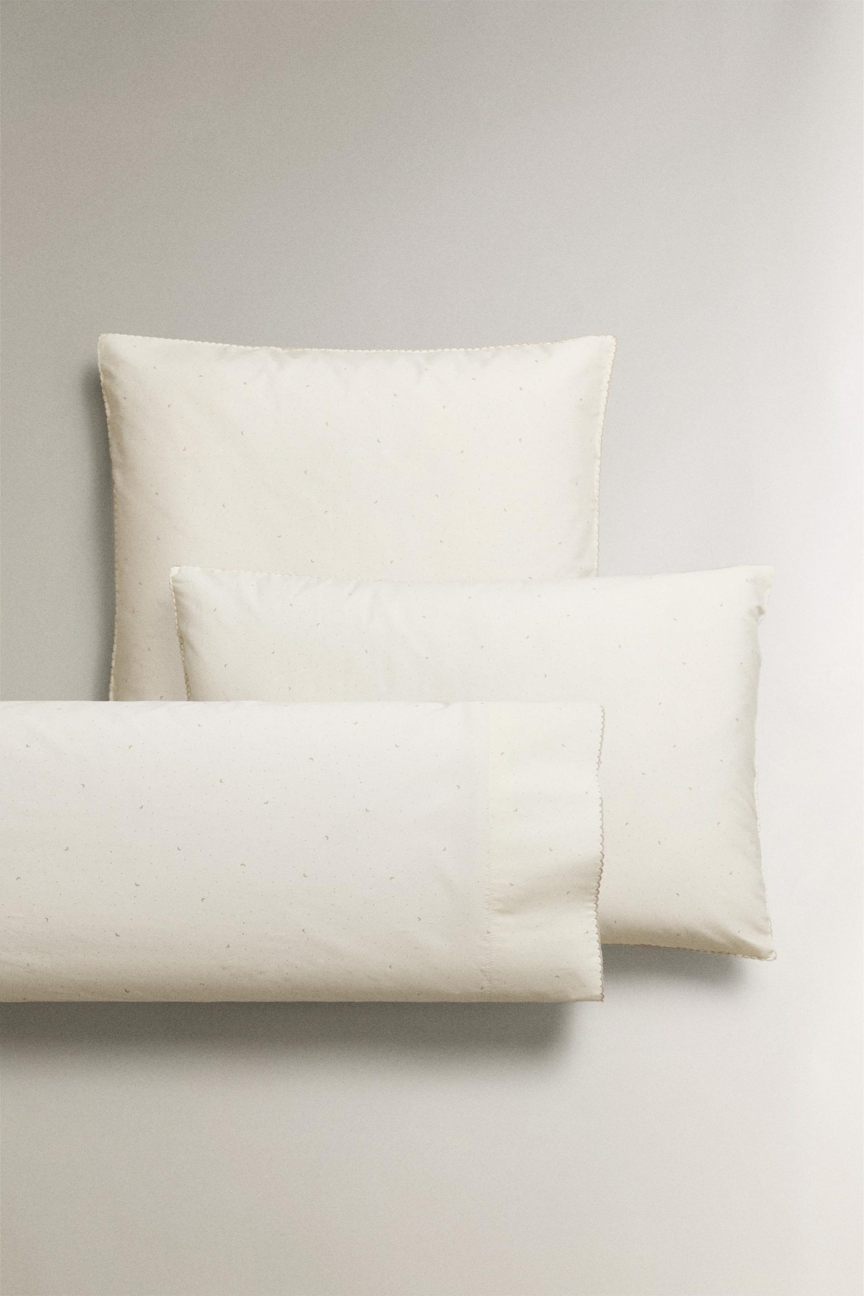 بالشکوفهای پنبهای طرح ماه و ستاره از برند زارا