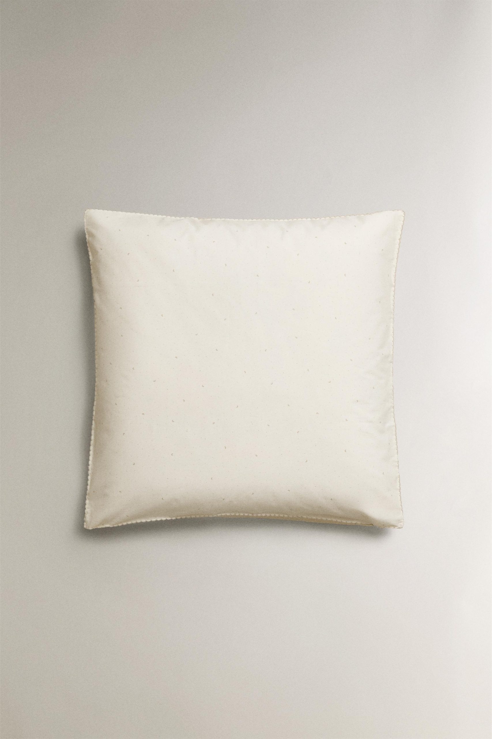 بالشکوفهای پنبهای طرح ماه و ستاره از برند زارا