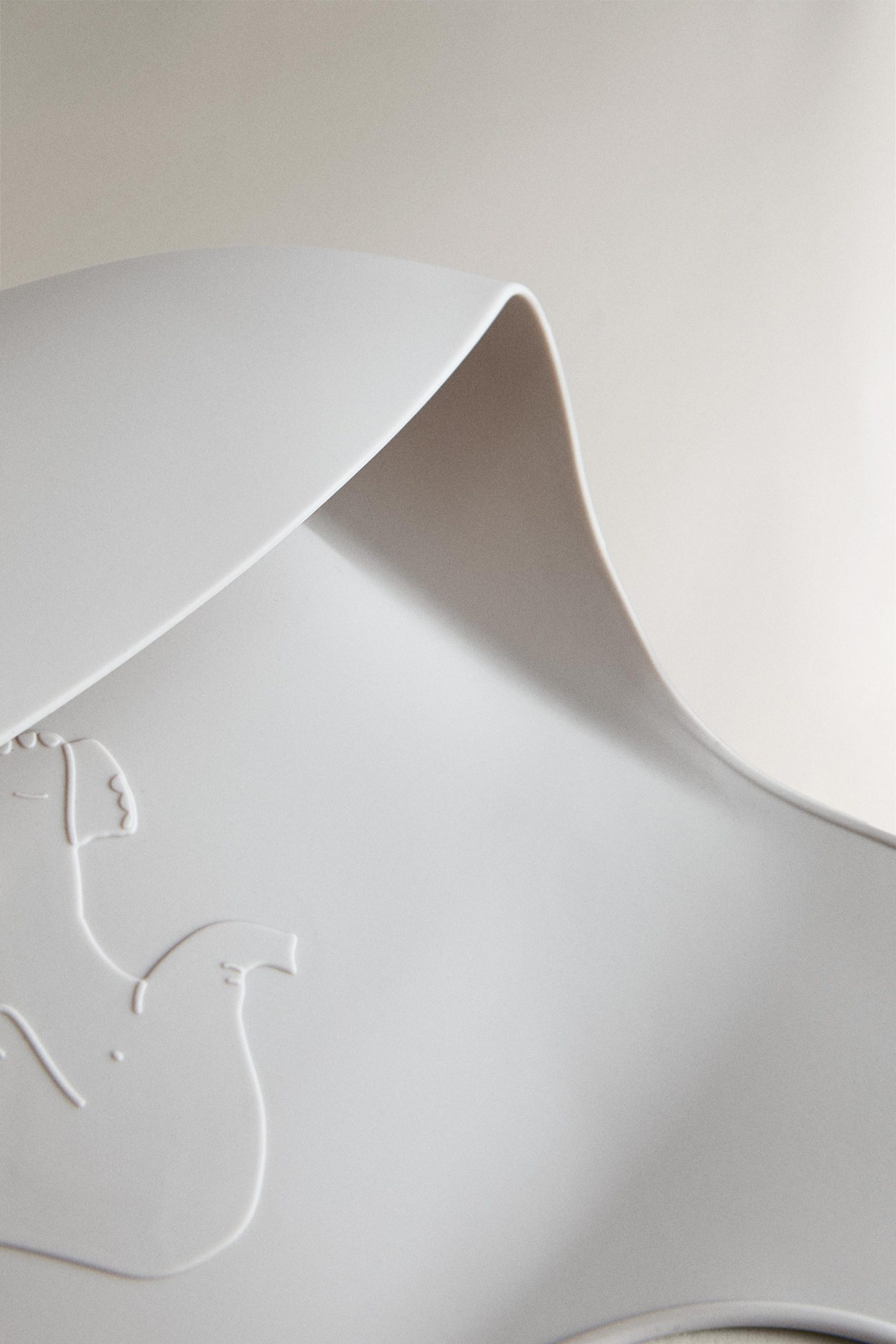 پیشبند سیلیکونی نوزاد طرح فیل از برند زارا