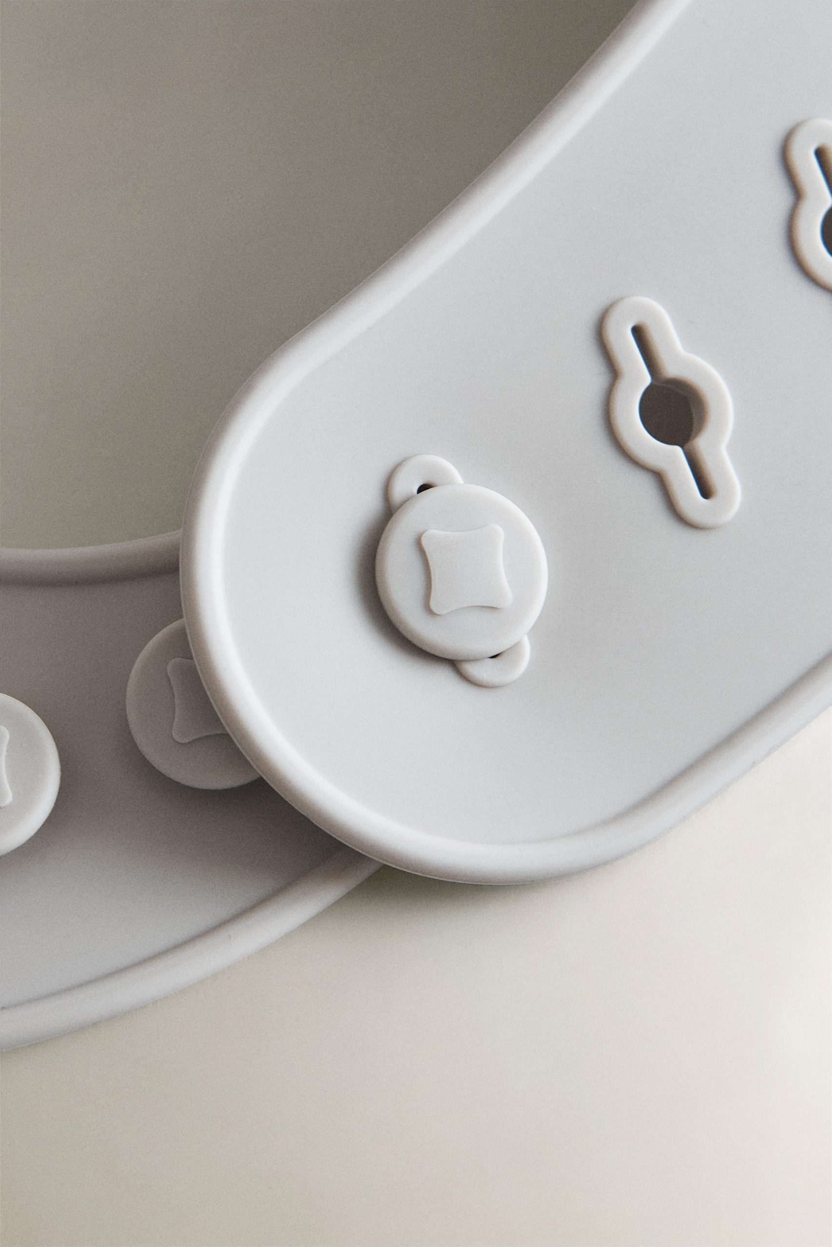 پیشبند سیلیکونی نوزاد طرح فیل از برند زارا