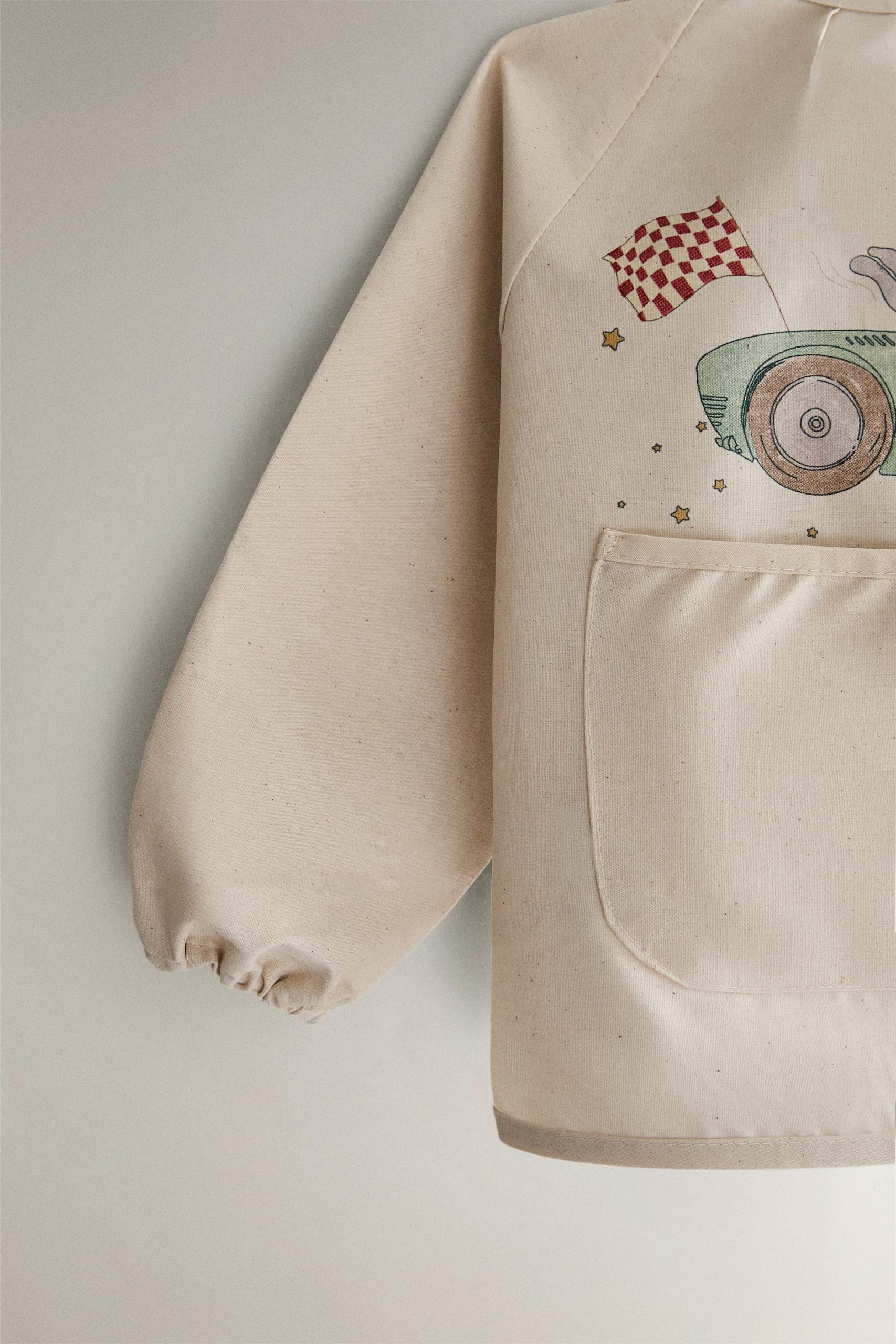 پیشبند نوزاد با طرح سگ مسابقهای از برند زارا