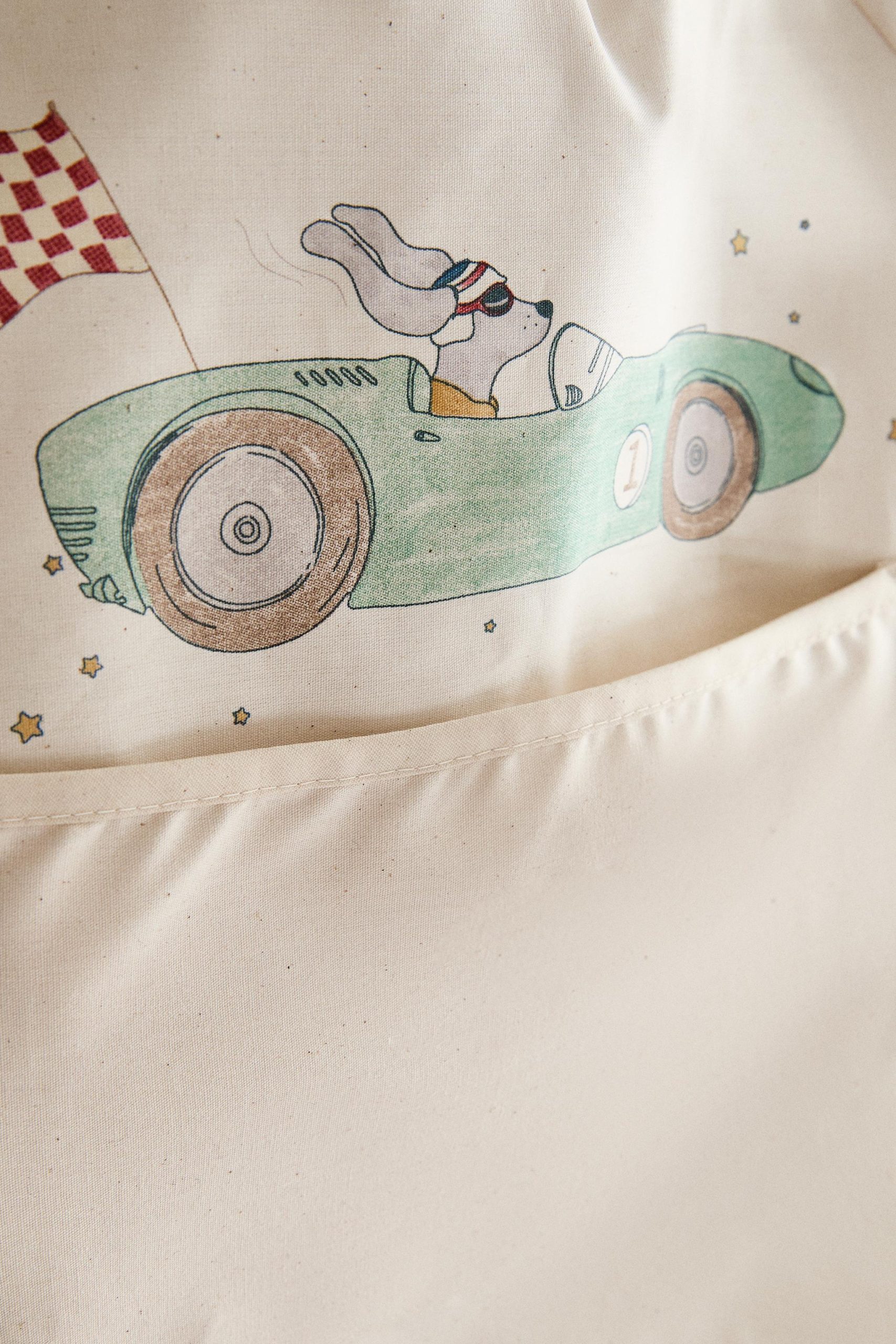 پیشبند نوزاد با طرح سگ مسابقهای از برند زارا