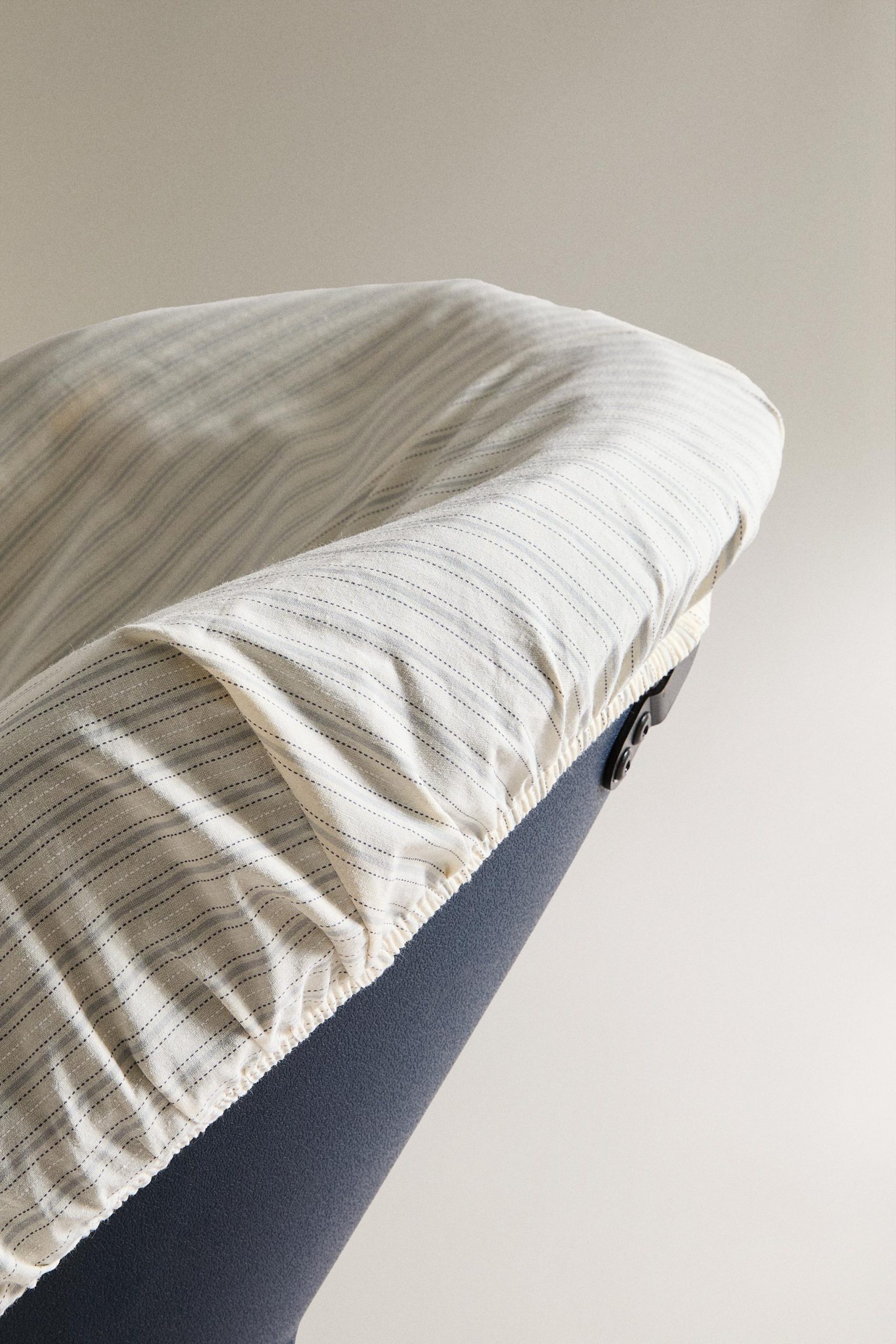 روکش صندلی خودرو پنبهای خطدار از برند زارا