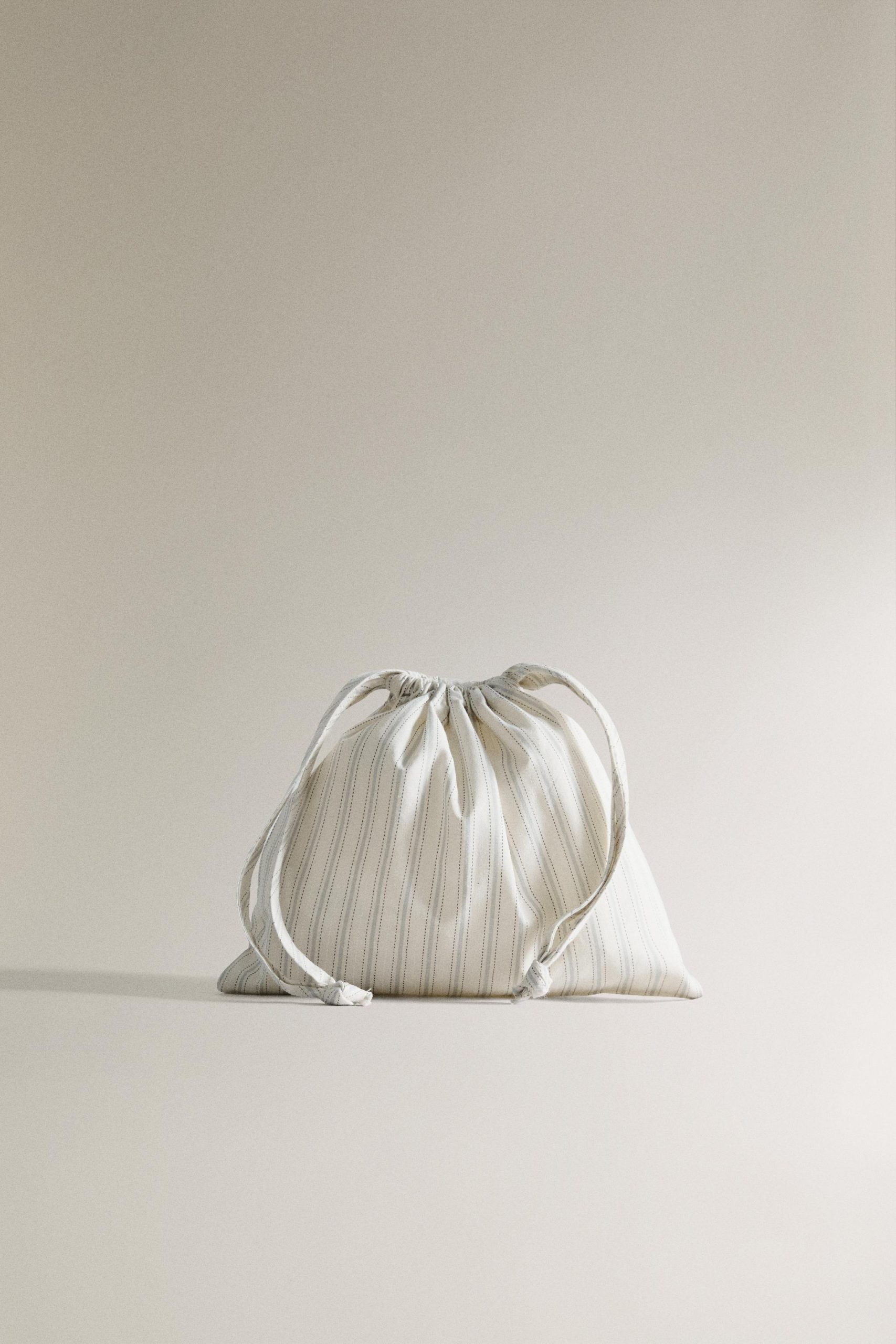 روکش صندلی خودرو پنبهای خطدار از برند زارا