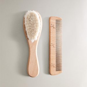 ست برس و شانه نوزاد طرح گل از برند زارا