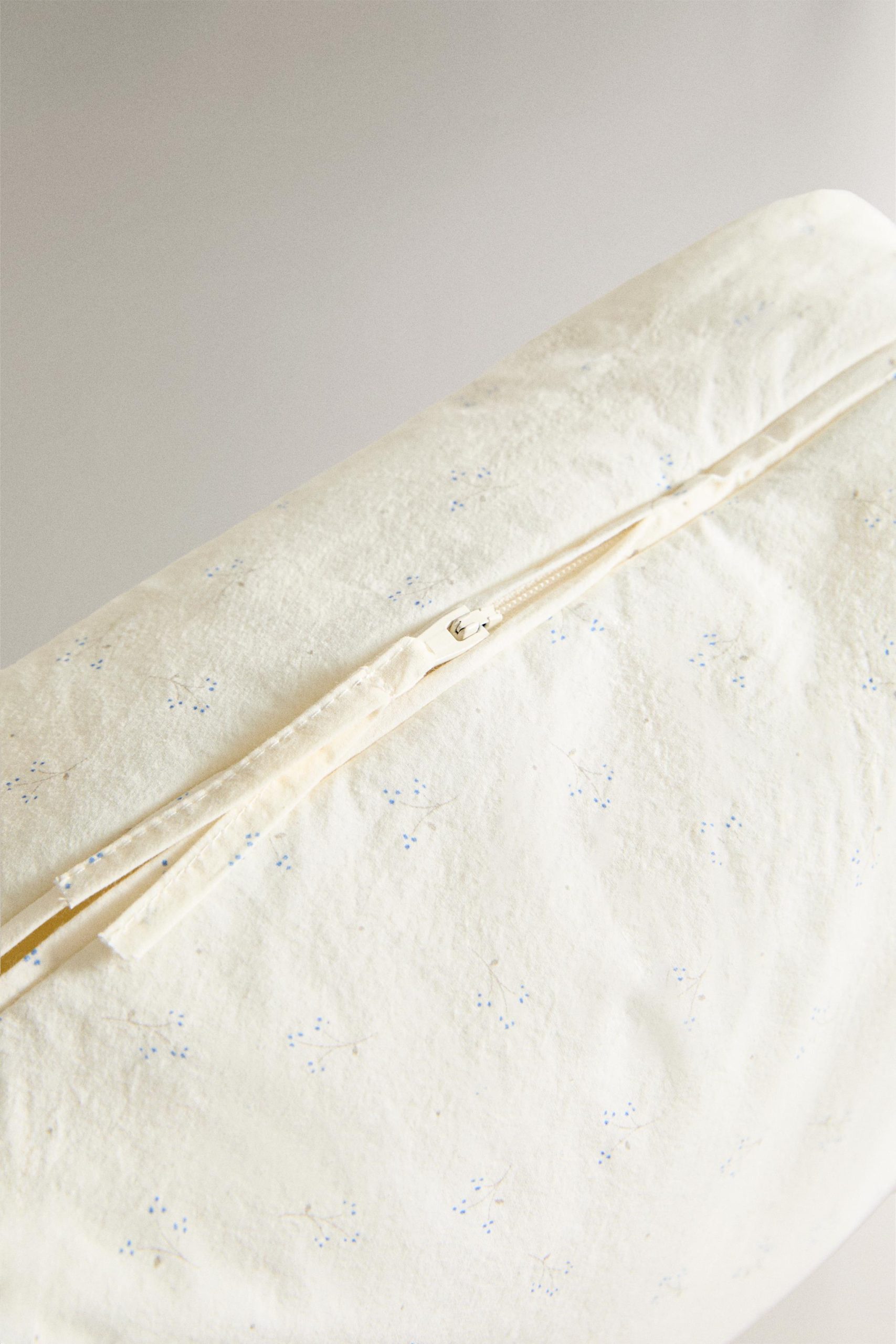 کیف شستشوی کودک طرح گل پنبهای از برند زارا