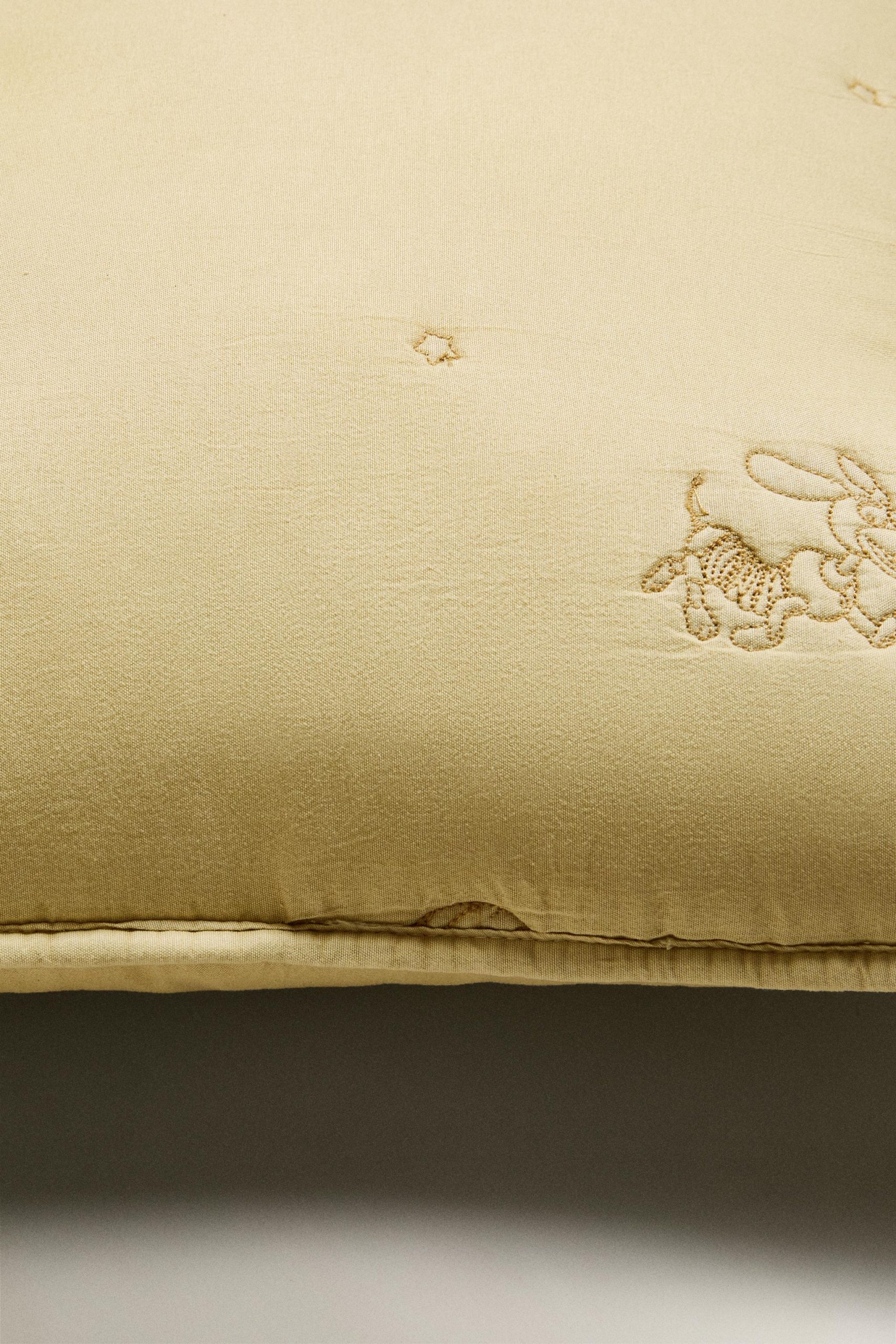 کوسن کتان ساده کودک با طرح سگ از برند زارا