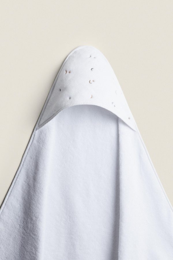 حوله نوزاد پنبه‌ای کلاه‌دار طرح ستاره از برند زارا