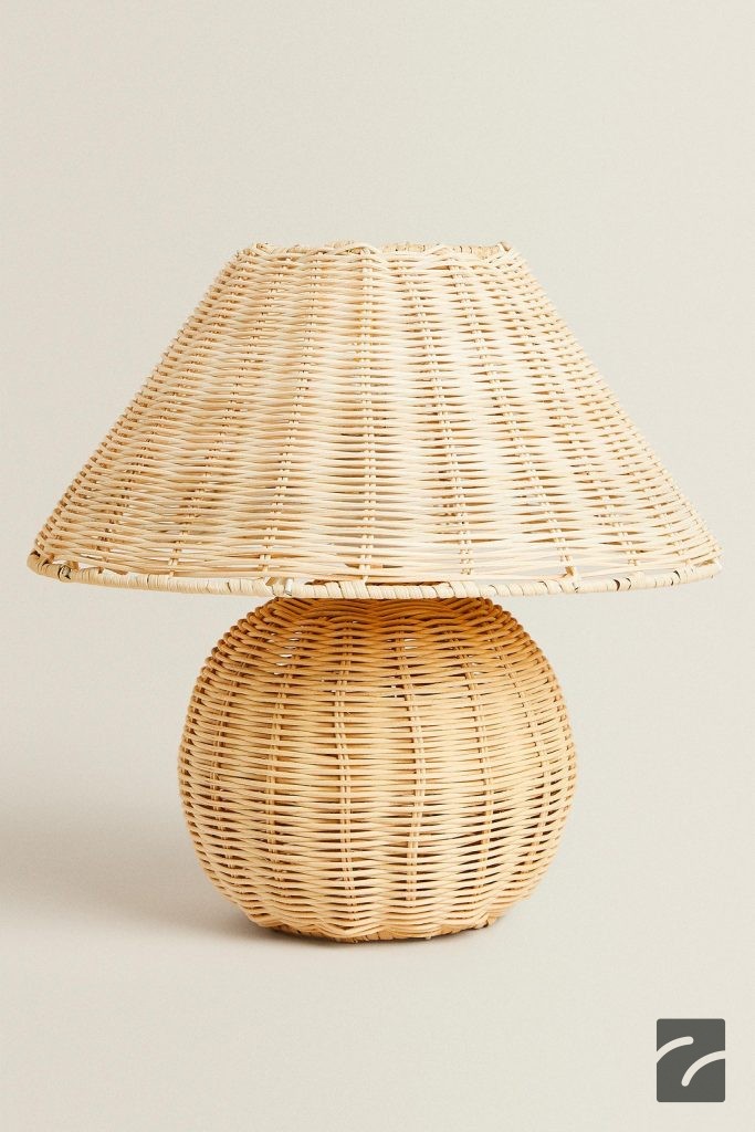 چراغ رومیزی با پایه رتن برای کودکان از برند زارا