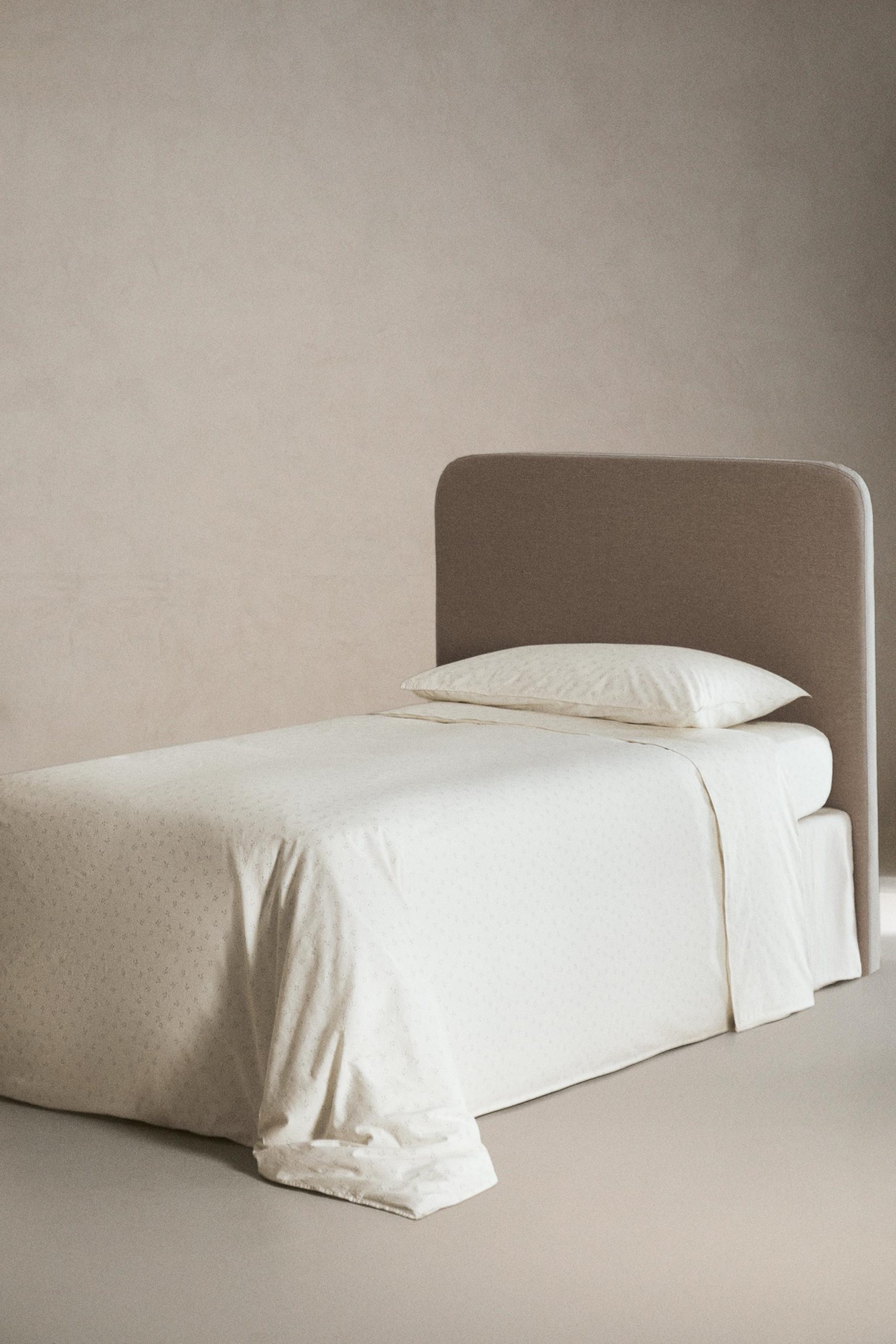 روکش تخت خواب کودک طرح مینی گل از برند زارا